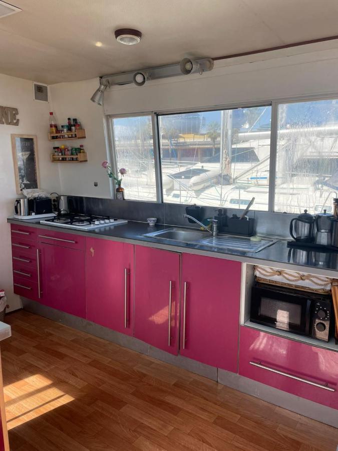 ברצלונה Light Bedroom In A Home Boat מראה חיצוני תמונה