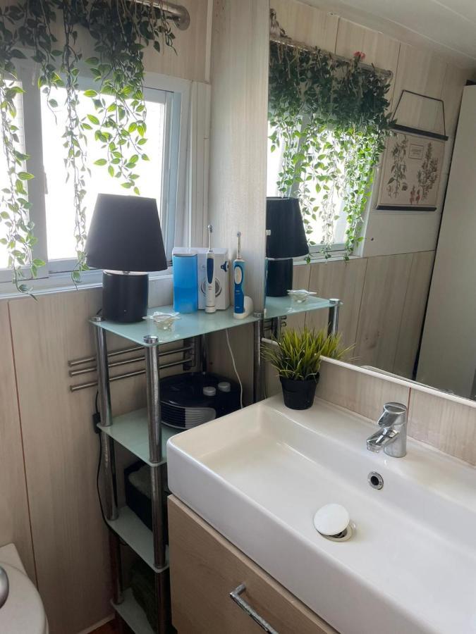 ברצלונה Light Bedroom In A Home Boat מראה חיצוני תמונה