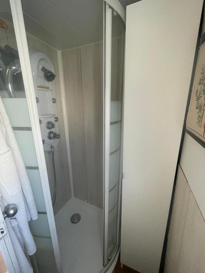 ברצלונה Light Bedroom In A Home Boat מראה חיצוני תמונה